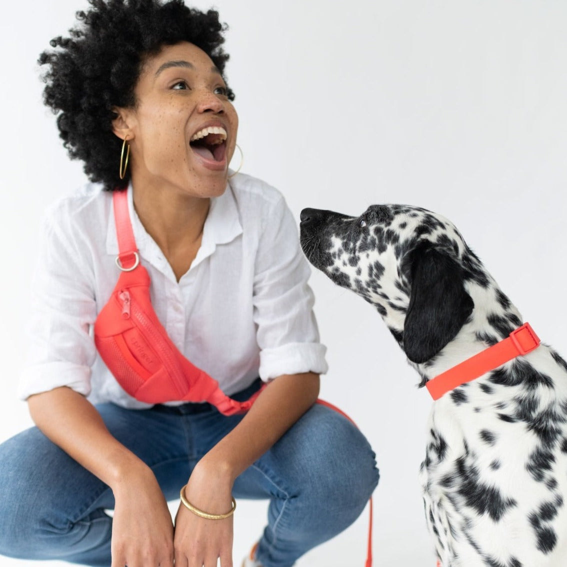 Hands-Free Neoprene Dog Sling Bag with 3.25ft Leash